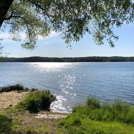 Domek letniskowy Domek Nad Jeziorem 2 *
